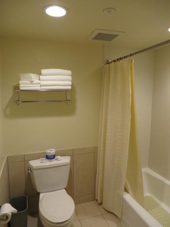 Anaheim Desert Inn & Suites Pokoj fotografie