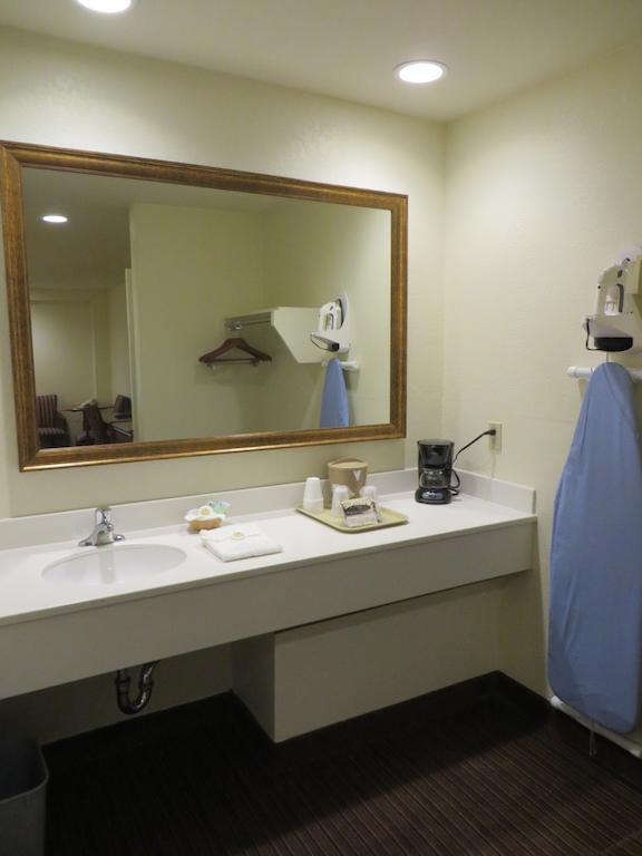 Anaheim Desert Inn & Suites Pokoj fotografie