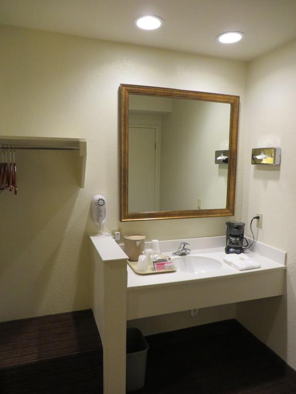 Anaheim Desert Inn & Suites Pokoj fotografie