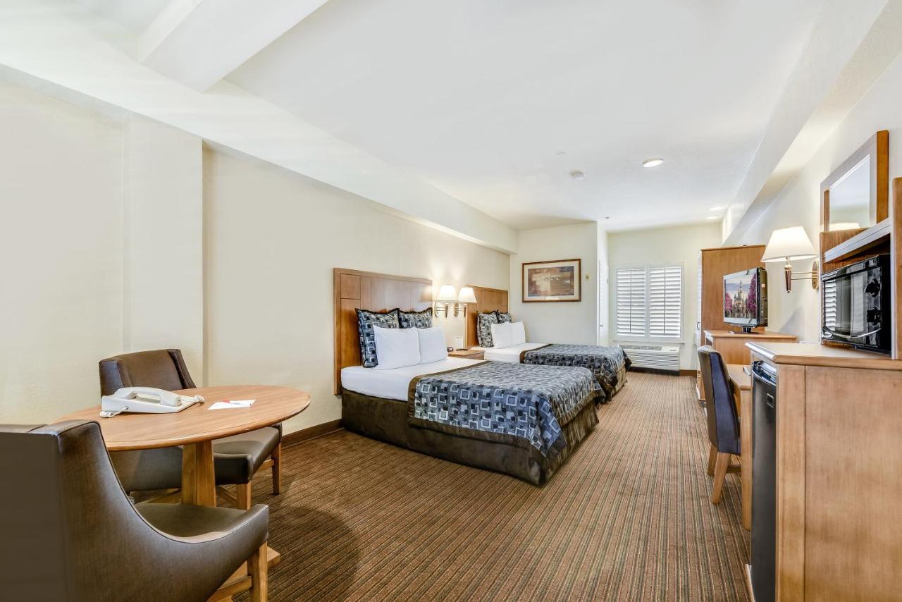 Anaheim Desert Inn & Suites Exteriér fotografie