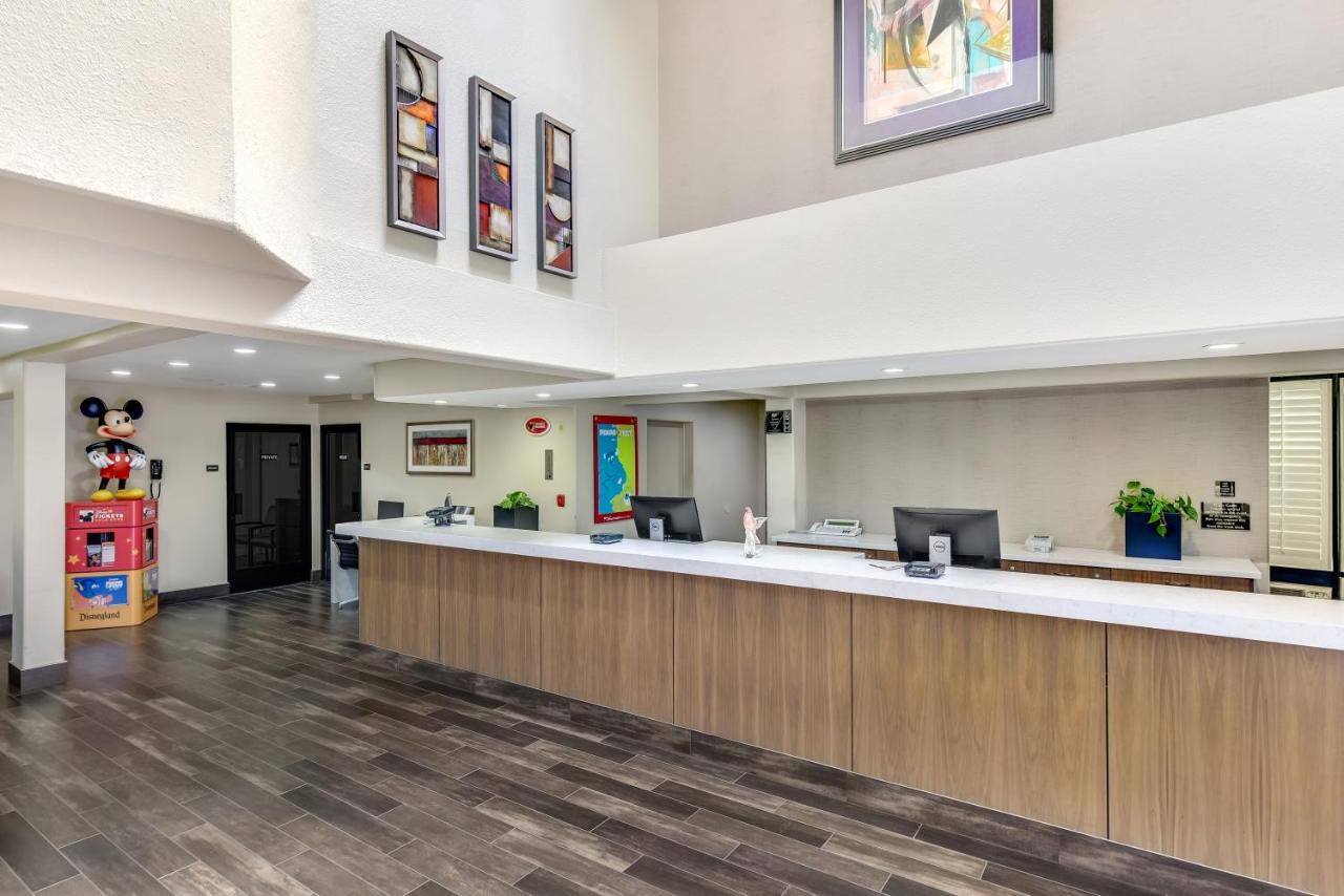 Anaheim Desert Inn & Suites Exteriér fotografie