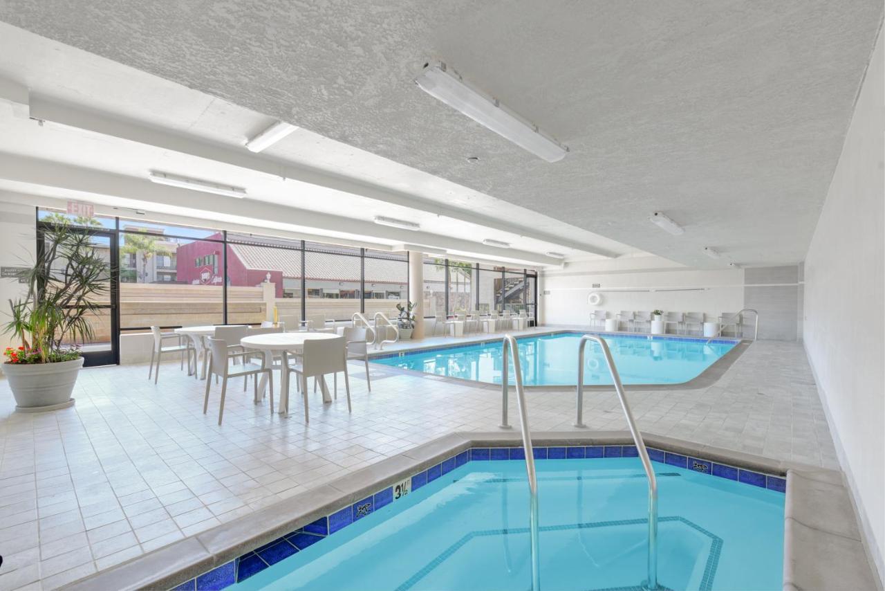 Anaheim Desert Inn & Suites Exteriér fotografie